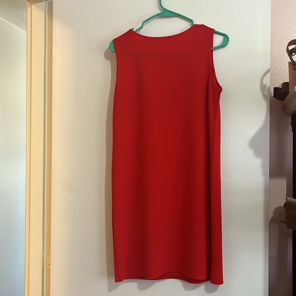 Red shift dress with cut out at neck. - Picture 3 of 4